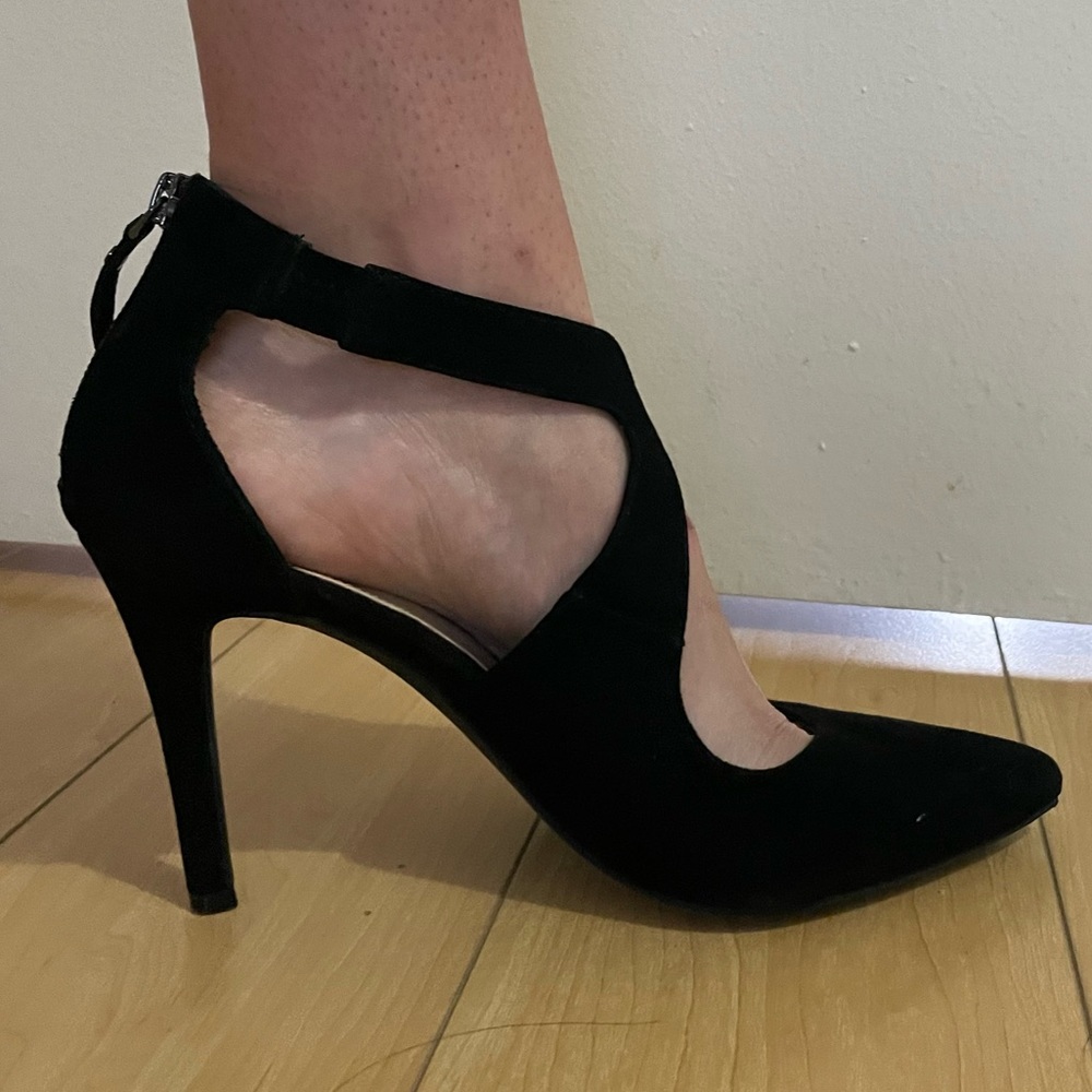 Jones New York black suede heels